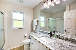 7 Mi to Beach: Family-friendly Englewood Escape!