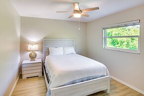 7 Mi to Beach: Family-friendly Englewood Escape!