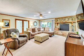 Deck & Game Room: Mountaintop Hideaway in Tiger!