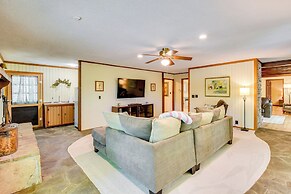 Deck & Game Room: Mountaintop Hideaway in Tiger!