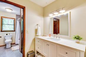 Deck & Game Room: Mountaintop Hideaway in Tiger!