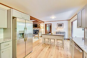 Deck & Game Room: Mountaintop Hideaway in Tiger!