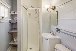 1 Mi to Dtwn: Apartment in Schenectady