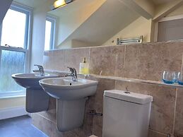 Ambleside Rooms & Suites