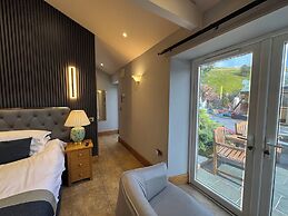 Ambleside Rooms & Suites