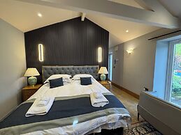 Ambleside Rooms & Suites