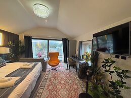 Ambleside Rooms & Suites