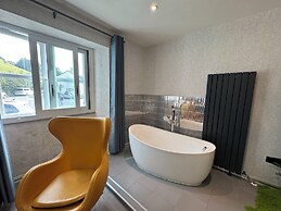 Ambleside Rooms & Suites