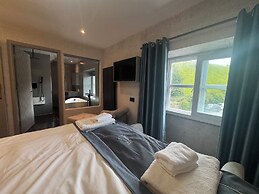 Ambleside Rooms & Suites