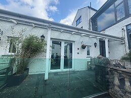 Ambleside Rooms & Suites