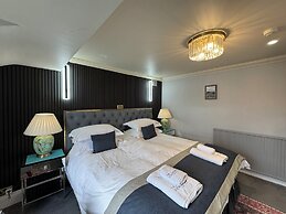 Ambleside Rooms & Suites