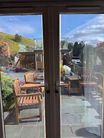 Ambleside Rooms & Suites