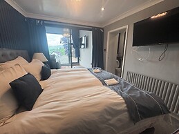 Ambleside Rooms & Suites