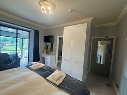 Ambleside Rooms & Suites