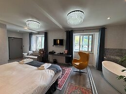 Ambleside Rooms & Suites