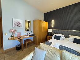 Ambleside Rooms & Suites
