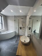 Ambleside Rooms & Suites