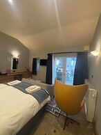 Ambleside Rooms & Suites