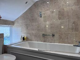 Ambleside Rooms & Suites