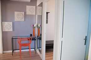 Feel at Sants Apartments