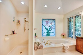 4 Mi to Uga: Pet-friendly Home in Athens