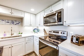 Steps to Beach & Boardwalk: Condo in Port Aransas!