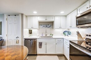 Steps to Beach & Boardwalk: Condo in Port Aransas!