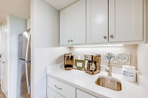 Steps to Beach & Boardwalk: Condo in Port Aransas!