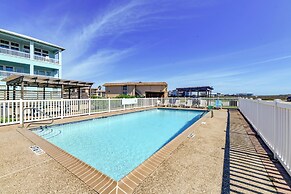 Steps to Beach & Boardwalk: Condo in Port Aransas!