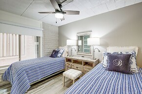 Steps to Beach & Boardwalk: Condo in Port Aransas!