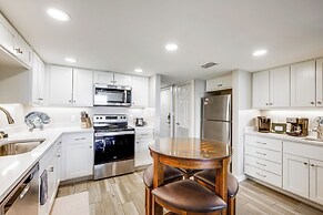 Steps to Beach & Boardwalk: Condo in Port Aransas!