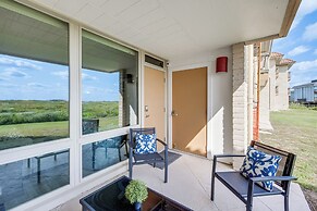 Steps to Beach & Boardwalk: Condo in Port Aransas!