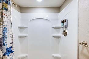 Steps to Beach & Boardwalk: Condo in Port Aransas!