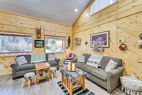 Walk to Ski Lift: Family-friendly Red River Haven!