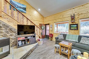 Walk to Ski Lift: Family-friendly Red River Haven!