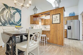 Near Medical Corridor: 'whimsy Wisconsin' Duplex