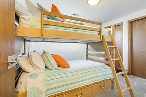 Near Medical Corridor: 'whimsy Wisconsin' Duplex