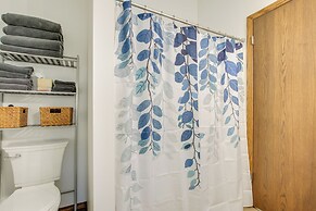 Near Medical Corridor: 'whimsy Wisconsin' Duplex