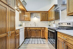 Near Medical Corridor: 'whimsy Wisconsin' Duplex