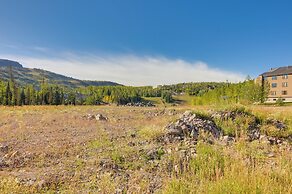 Walk to Brian Head Resort: Condo w/ Pool Access!