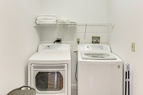 1 Mi to Downtown & Palladium: Worcester Getaway!