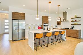 2 Mi to Bank of America Stadium: Townhome w/ Patio