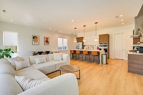 2 Mi to Bank of America Stadium: Townhome w/ Patio