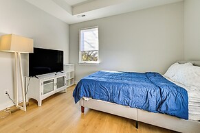 2 Mi to Bank of America Stadium: Townhome w/ Patio