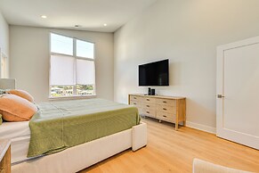 2 Mi to Bank of America Stadium: Townhome w/ Patio