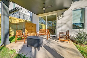 2 Mi to Bank of America Stadium: Townhome w/ Patio