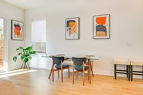 2 Mi to Bank of America Stadium: Townhome w/ Patio