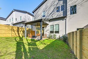 2 Mi to Bank of America Stadium: Townhome w/ Patio