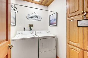 Fire Pit, Gazebo & Grill: Family Cabin in Arnold!