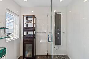 Serene Oceanview Escape With Expansive Deck 3 Bedroom Home